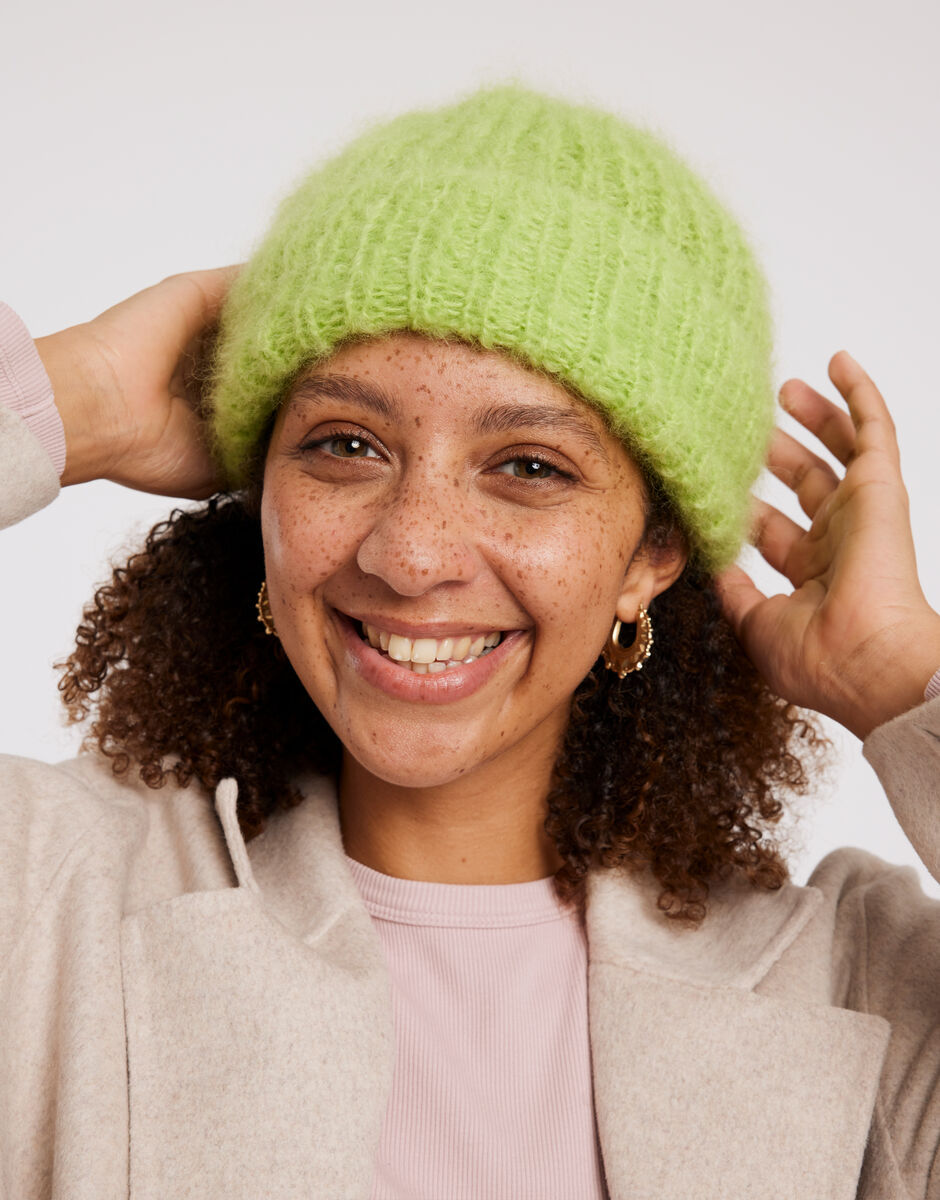 Mutya Hat in Take Care Mohair