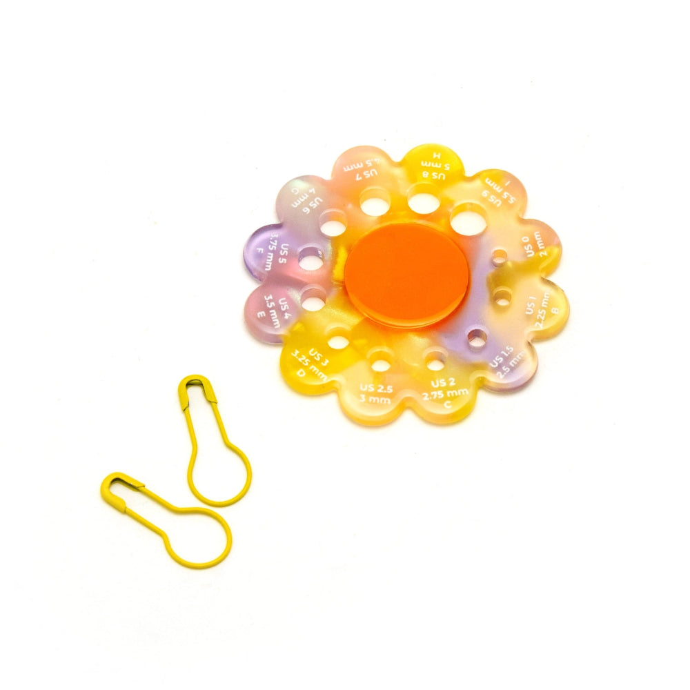 Colorful plastic knitting needle gauge