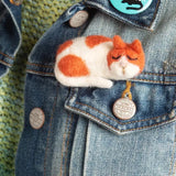 Needle felted cat brooch