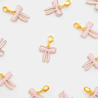 Bow zipper pull
