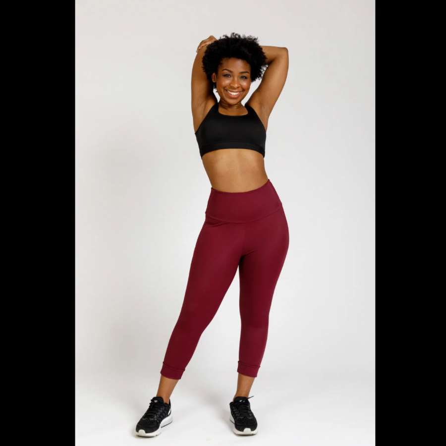 woman modeling 3/4 inch leggings